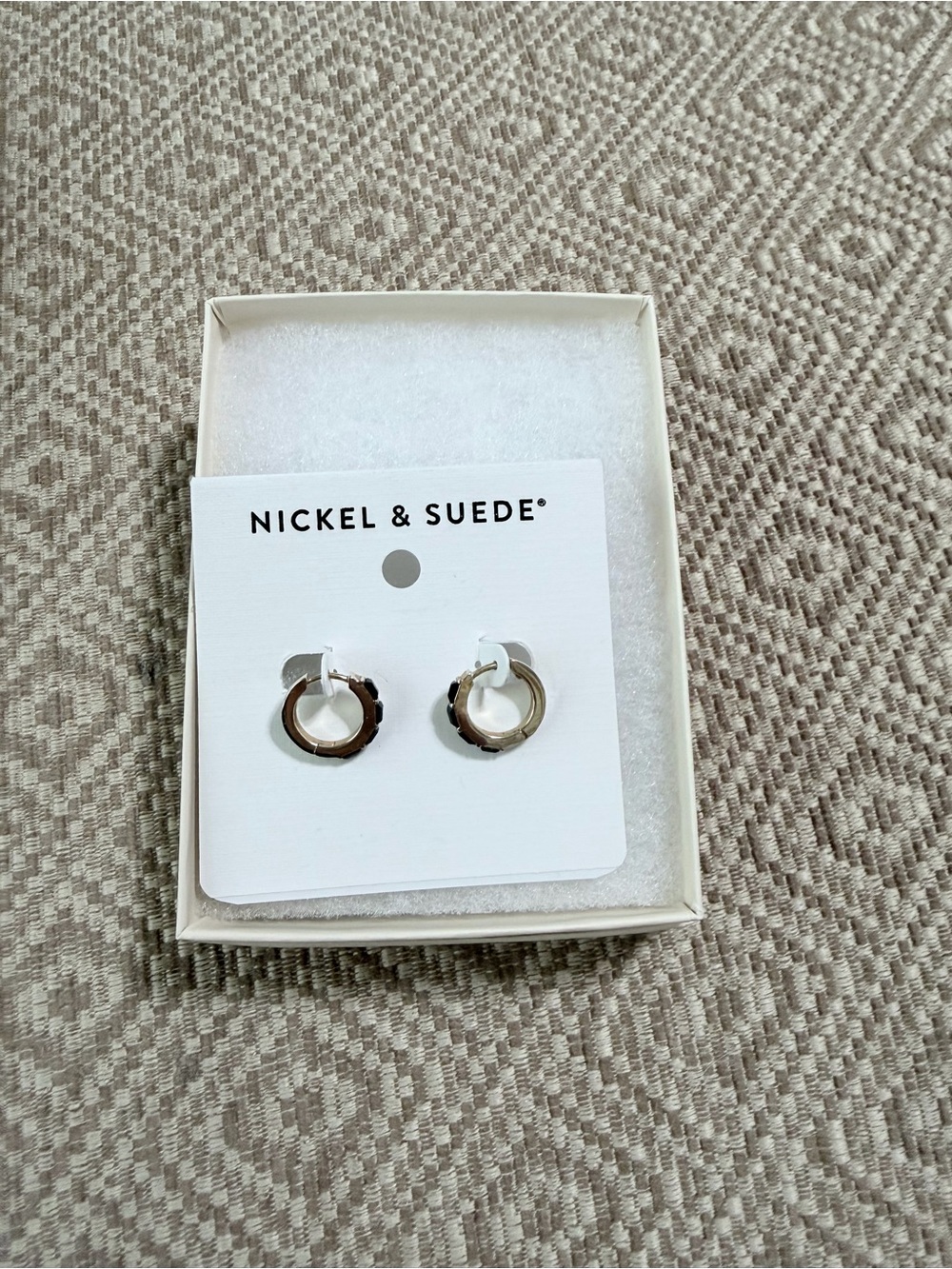 Nickel & Suede Huggie black